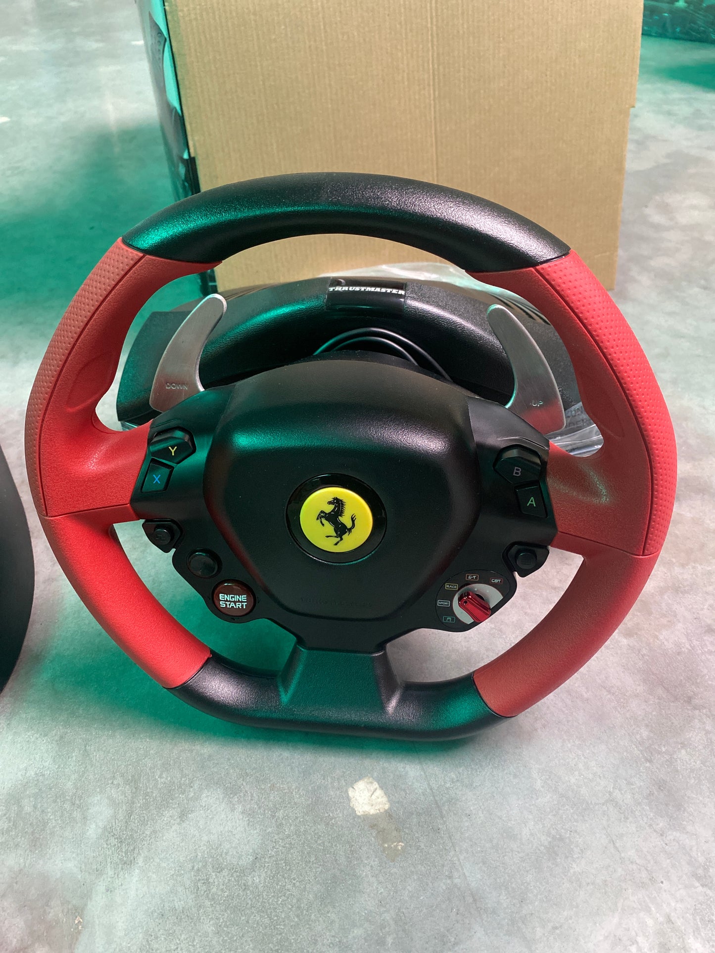 Tweedekans Thrustmaster Ferrari 458 Spider Racestuur - Xbox One & Series X/S - Rood | Getest