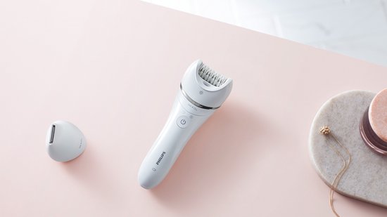 Philips Series 8000 BRE715 00 Wet Dry Epilator