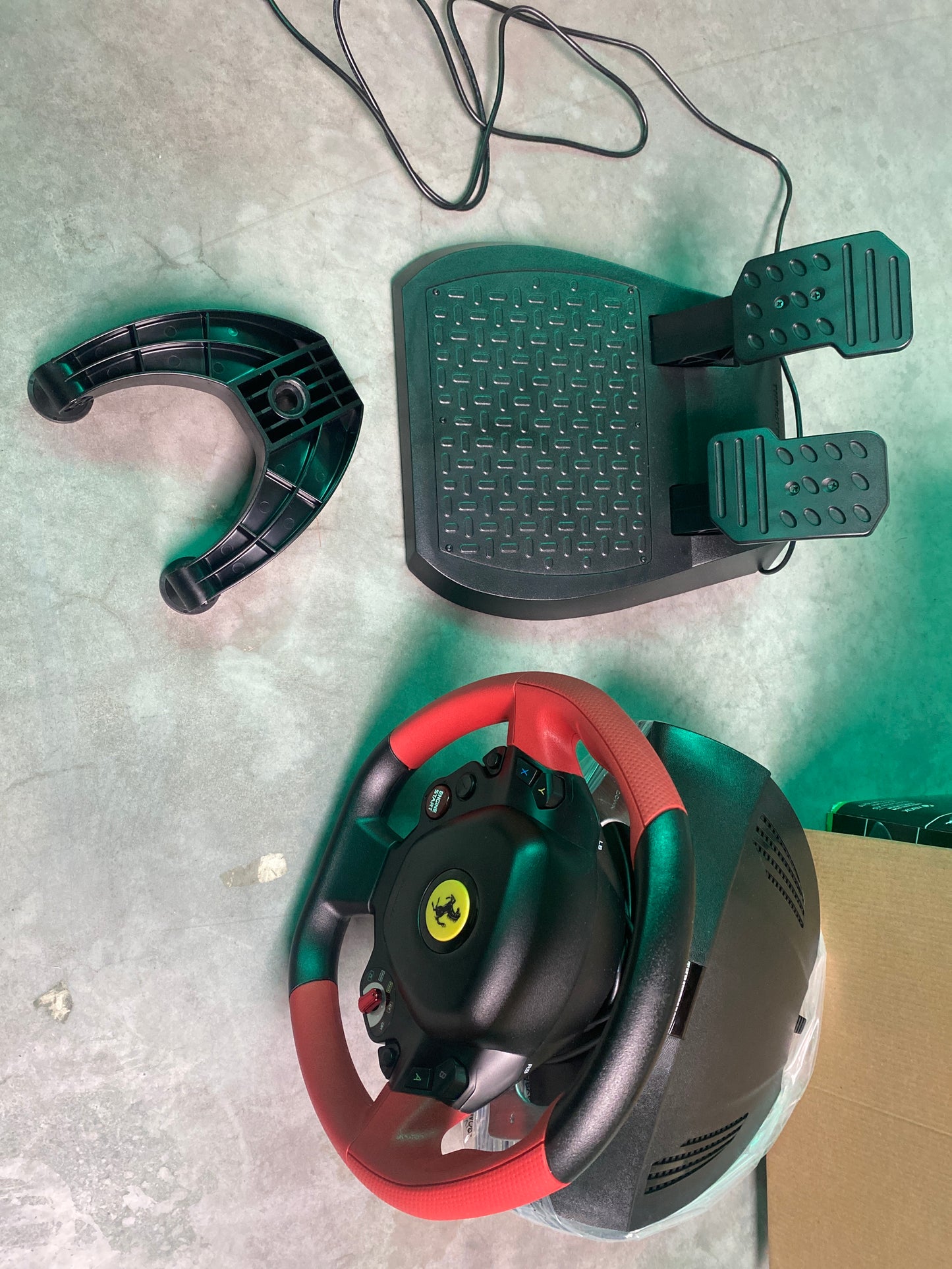 Tweedekans Thrustmaster Ferrari 458 Spider Racestuur - Xbox One & Series X/S - Rood | Getest