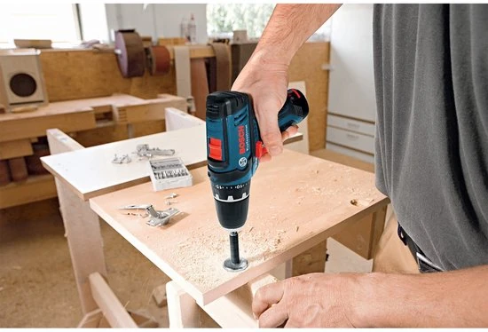 Productbeeld van de fabrikant: Bosch GSR 12V-15 met 2 accu's