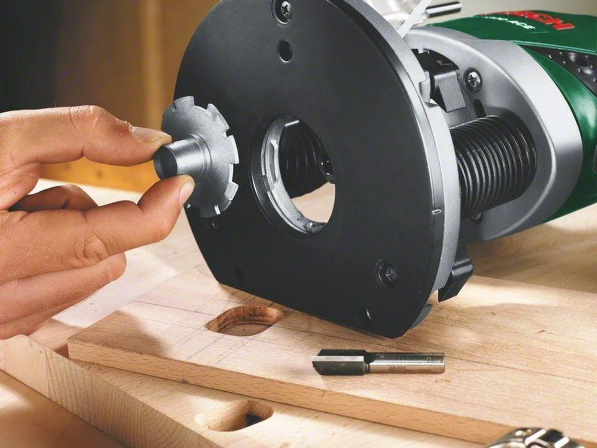 Productbeeld van de fabrikant: Bosch POF 1400 ACE Bovenfrees - 650 W