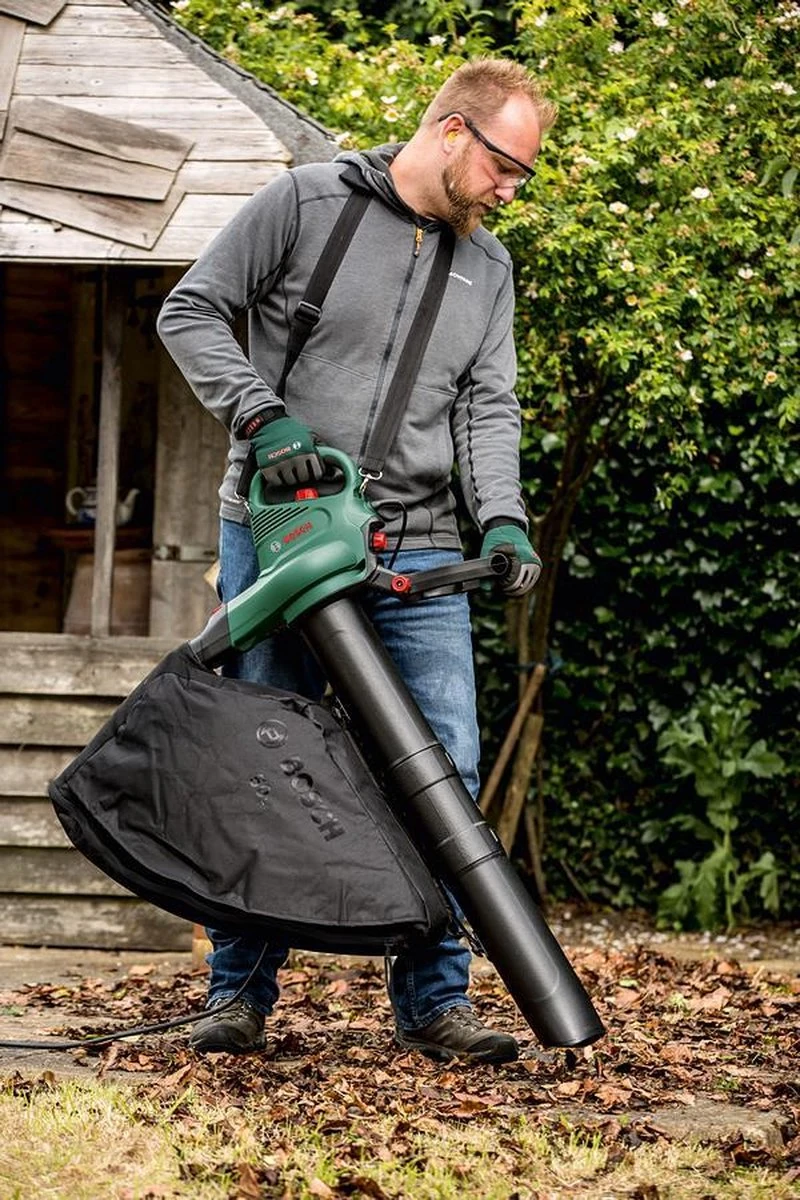 Productbeeld van de fabrikant: Bosch UniversalGardenTidy 2300 bladblazer