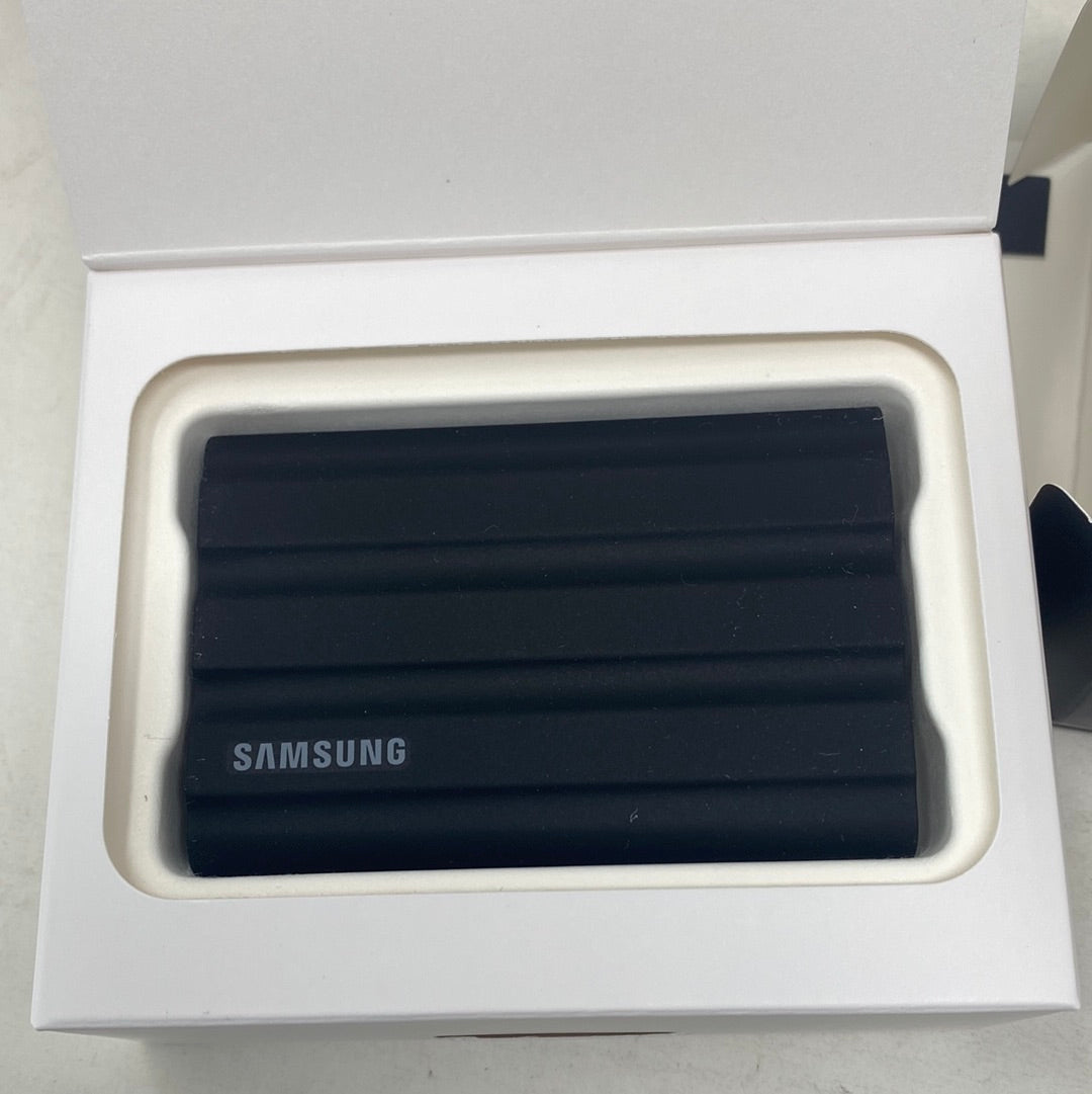 Samsung Portable T7 Shield - Externe SSD - USB C 3.2 - Inclusief USB C en USB A kabel - Geschikt voor iPhone 15 - 2 TB - Zwart